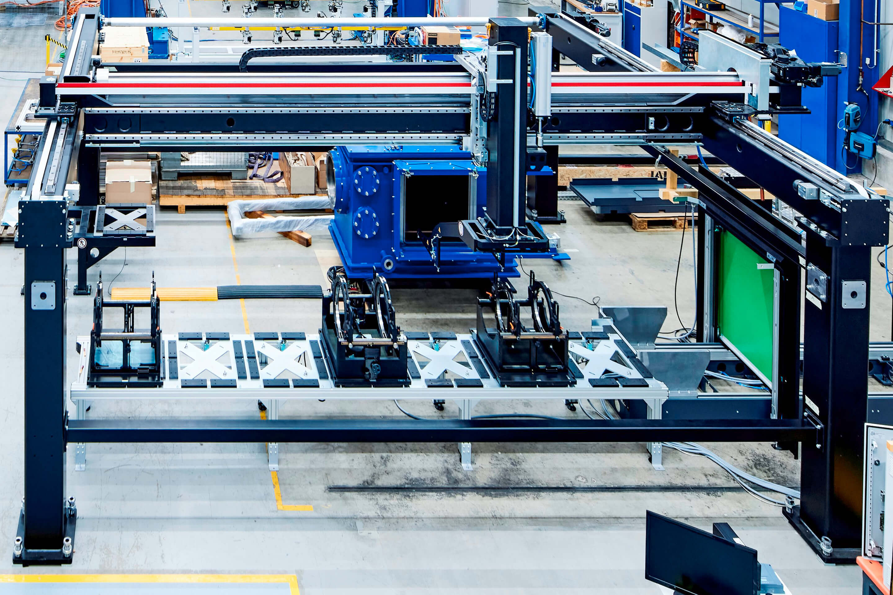 Flächen-Portal: Materialhandling in klimatisierter Messzelle
