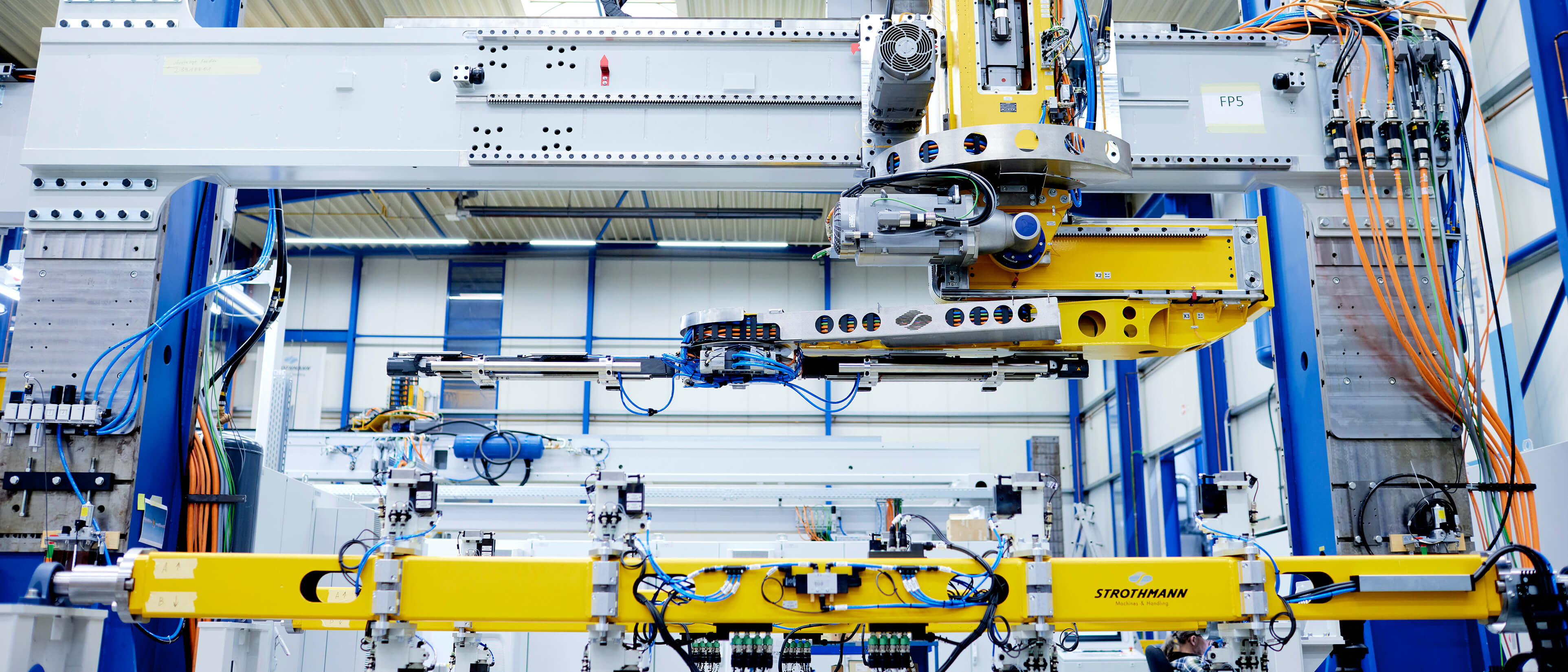 The single-arm feeder for tandem press lines of up to 16 SPM